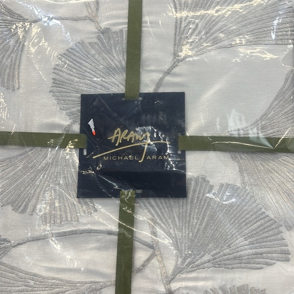 Michael ARAM Ginkgo Leaf Embroidered Throw. Ivory. Ivory - Picture 2 of 3